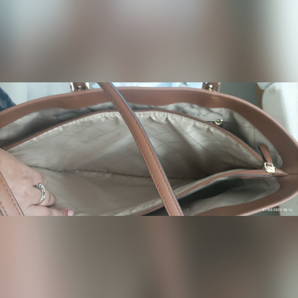 Authentic Michael Kors Jet Set Heritage Large Tote - Picture 11 of 12